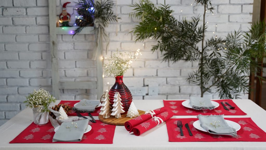 Dine in Style with Festive Table Linens