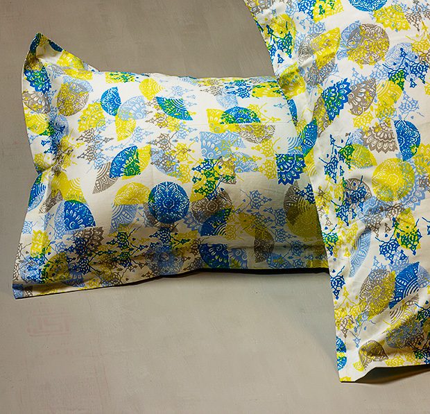 Scattered Semi Print Cotton Fitted Bedsheet - Yellow