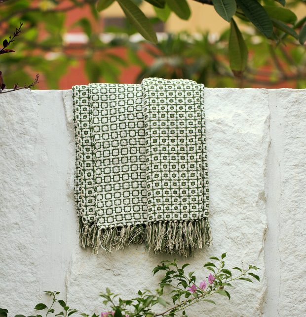 Kaithari Handwoven Cotton Throw Green/White