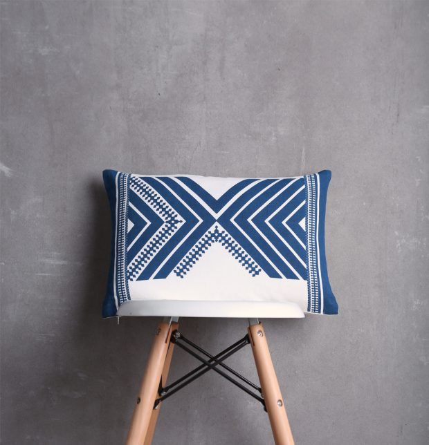 Arrows Printed Cotton Cushion cover White/ Blue12
