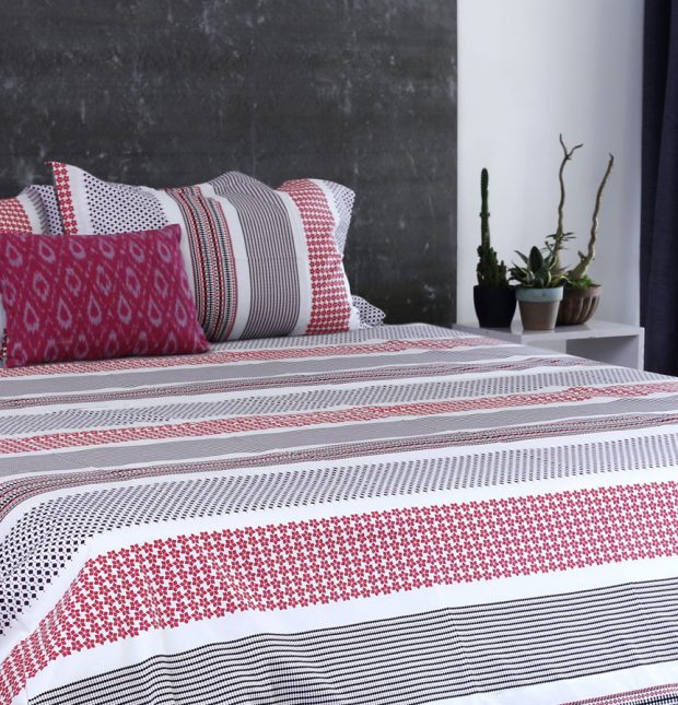 Broad Border Cotton Fitted Bedsheet Pink