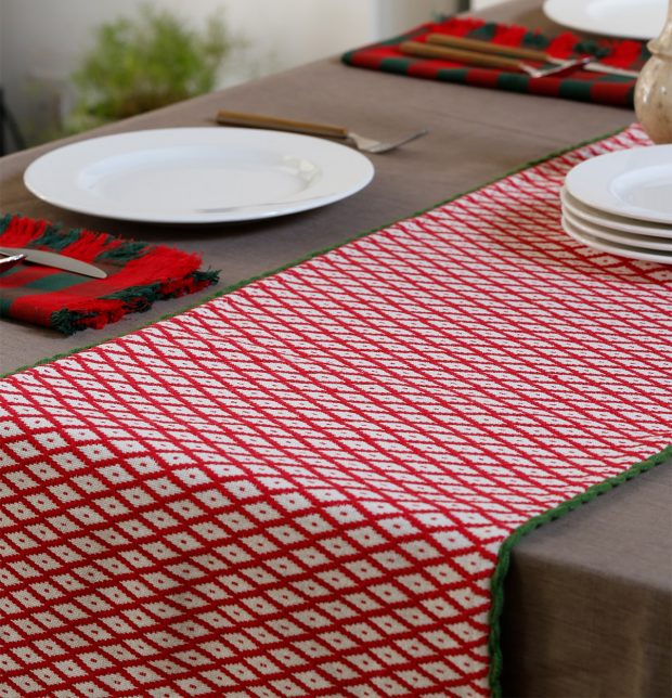 Table Runner Christmas Red/Green & Solid White Napkins Combo