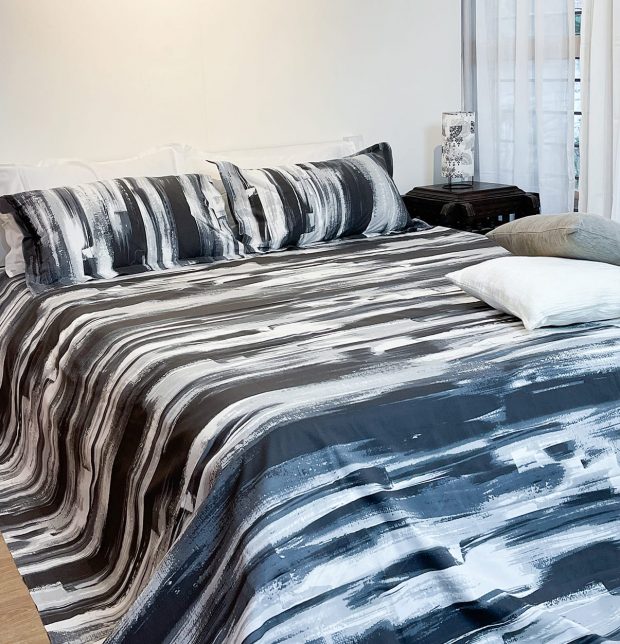 Brushstroke Cotton Bed Sheet – Black- With 2 pillow covers