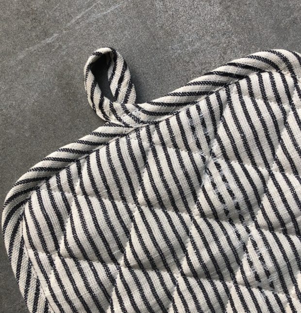 Stripe Linen Pot Holder Black / White