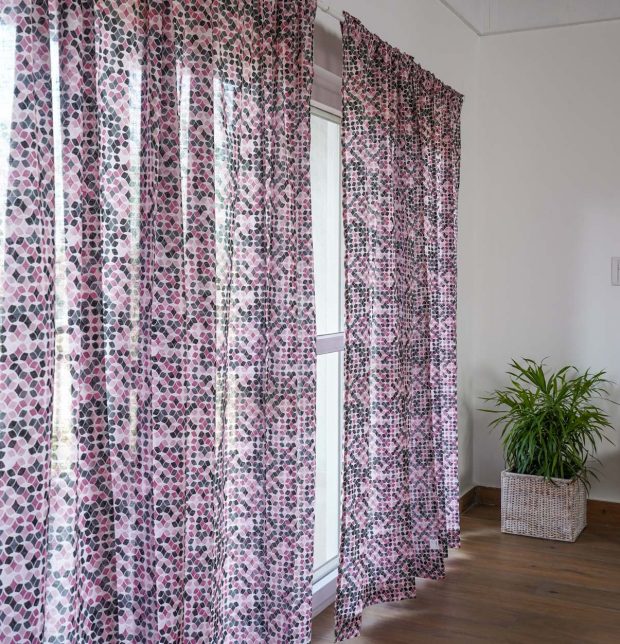 Customizable Slub Sheer Curtain, Cotton - Retro Circles - Pink