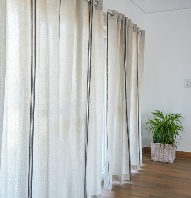 Customizable Linen Curtain – Selvedge – Neutral/Black