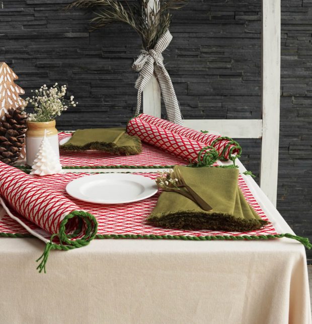 Holiday Tablemats & Olive Green Napkins Combo