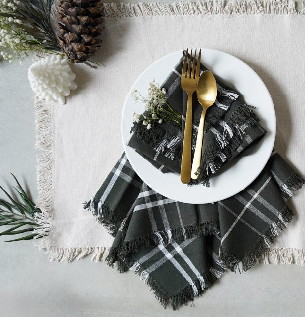 Table Runner Soft Beige & Deep Green Checks Napkins Combo