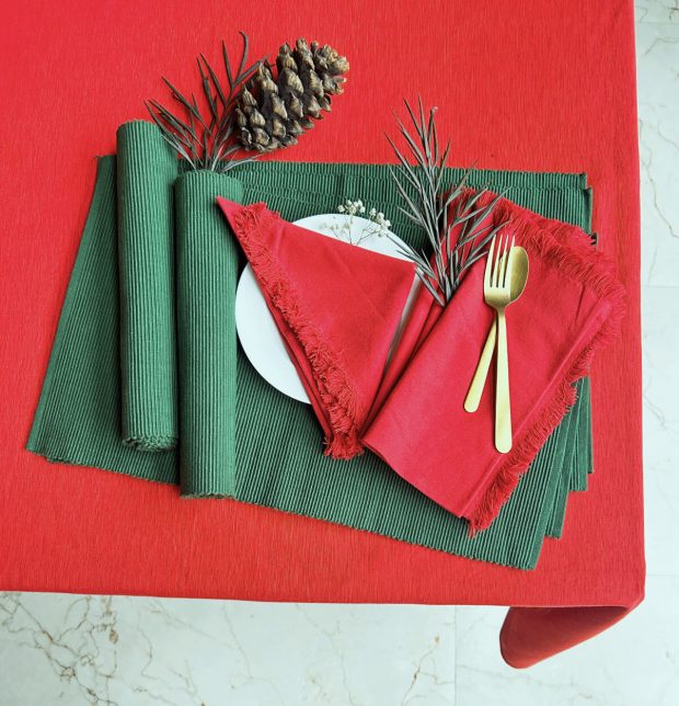 Tablecloth Textura Red with Tablemats & Napkins Combo