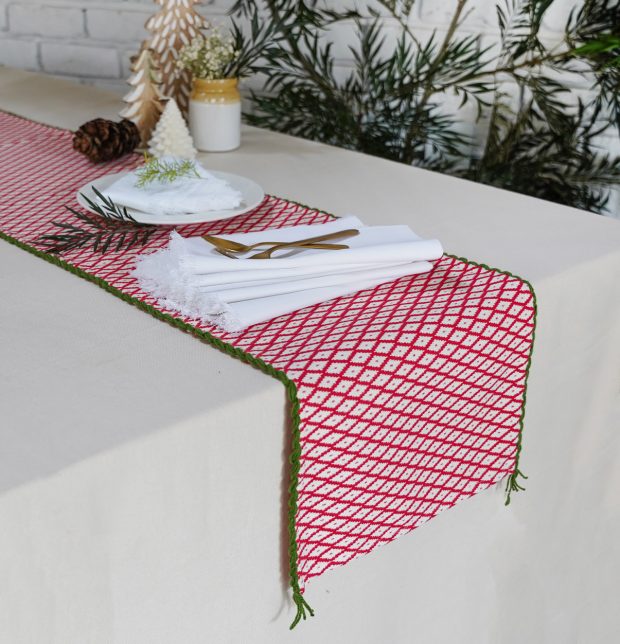 Table Runner Christmas Red/Green & Solid White Napkins Combo