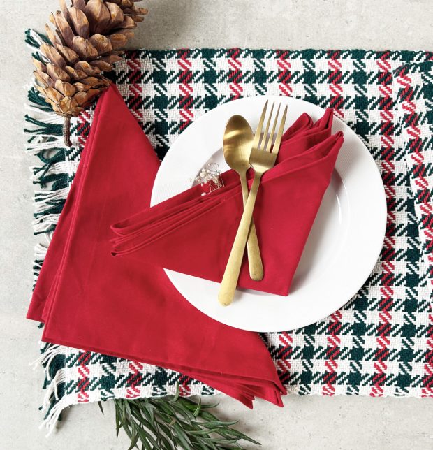 Table Runner Holiday Checks & Red Table Napkins Combo