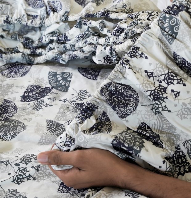 Scattered Semi Print Cotton Fitted Bedsheet - Black